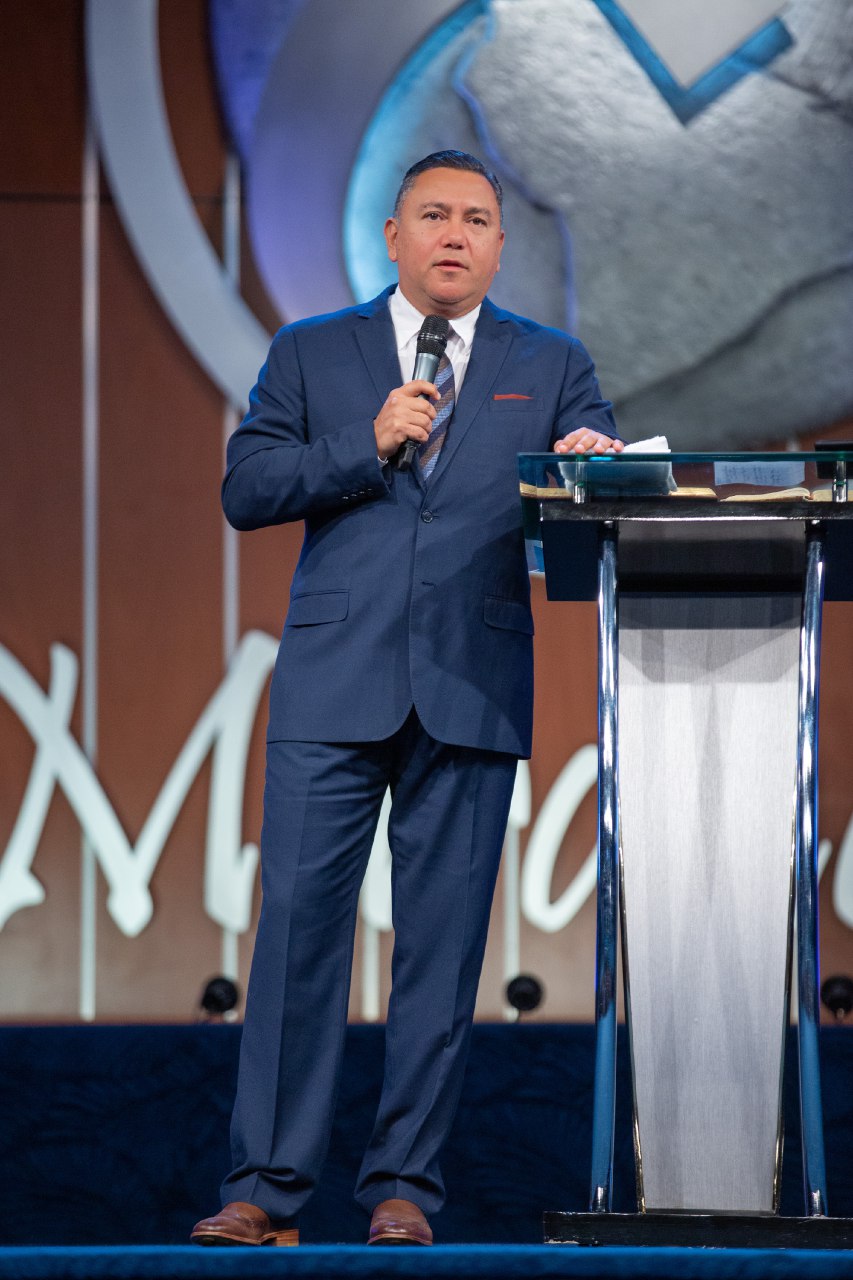 Pastor Javier Bertucci